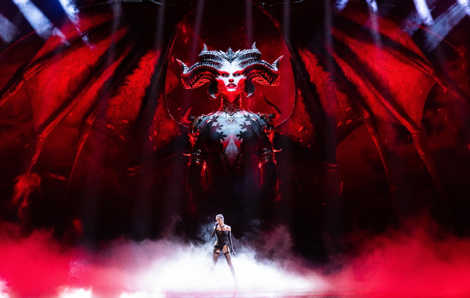 《暗黑破坏神4》主题服装亮相米兰时装周这种服装是地狱