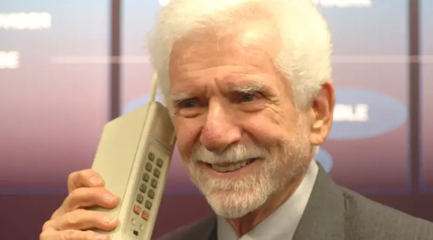 手机之父库珀说未来的手机可以植入皮肤用身体充电