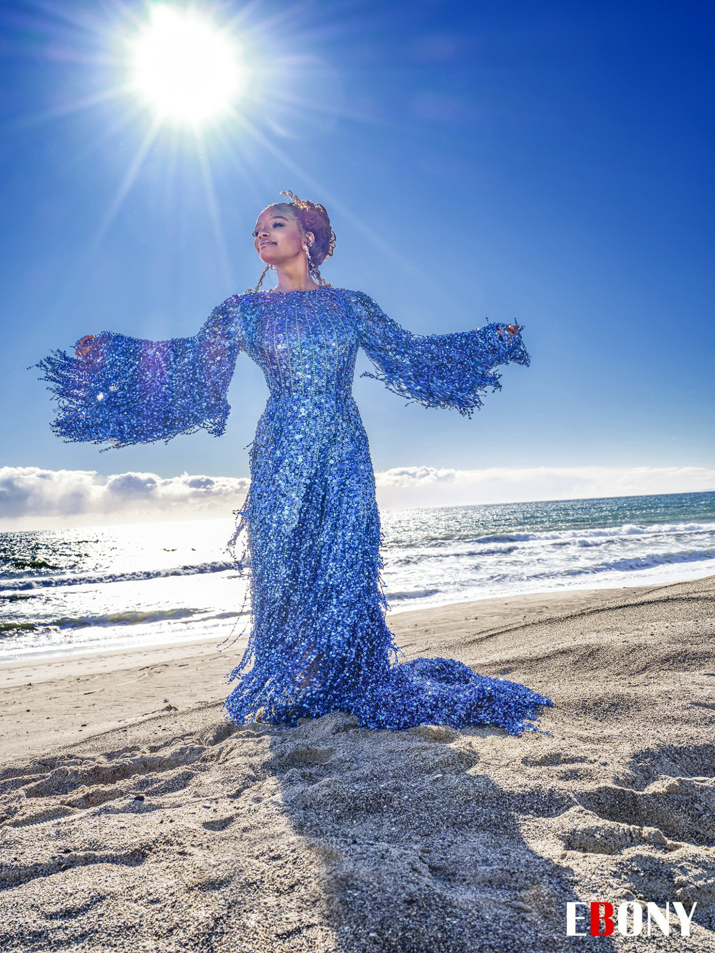 《小美人鱼》真人电影女主持人新写真秀美姿！
