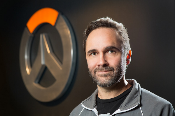 导演《守望先锋2》解释了取消PVE的原因：愿景太大，无法实现。
