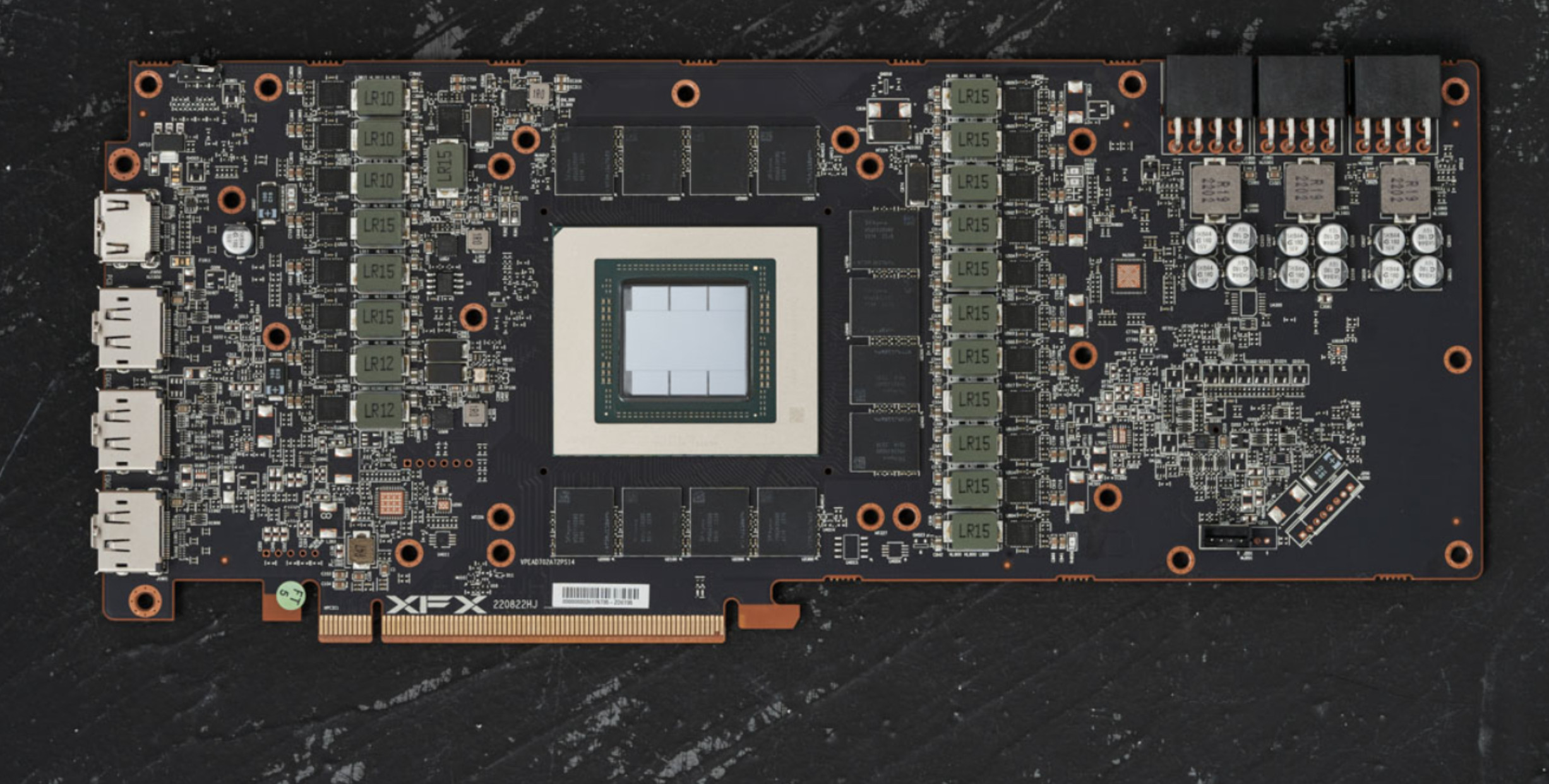 Rambus预计，到今年年底，更快的GDDR6批量生产将达到24Gbps。
