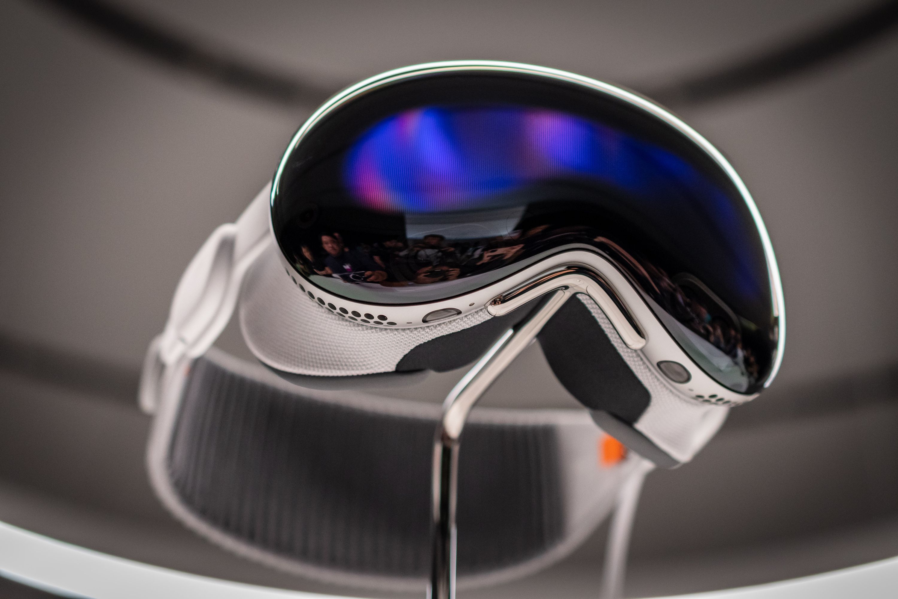 VisionProTouxian计划在中国开售，但最快也要到2024年底。
