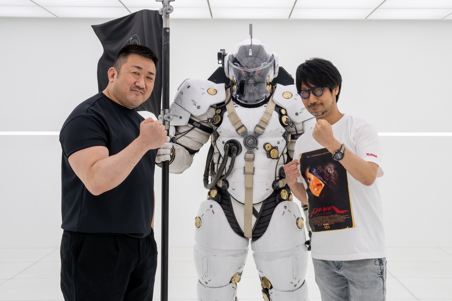 马东喜可能会在《死亡搁浅2》岛上合影。
