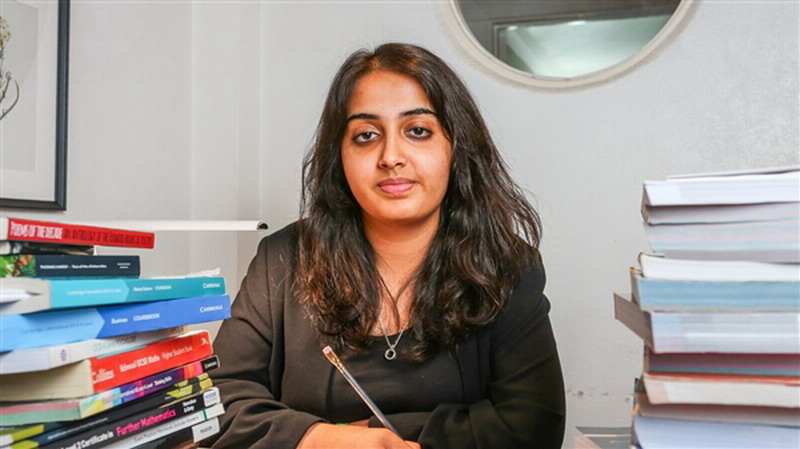 16岁女孩智商超过爱因斯坦和霍金：放学后睡3个小时
