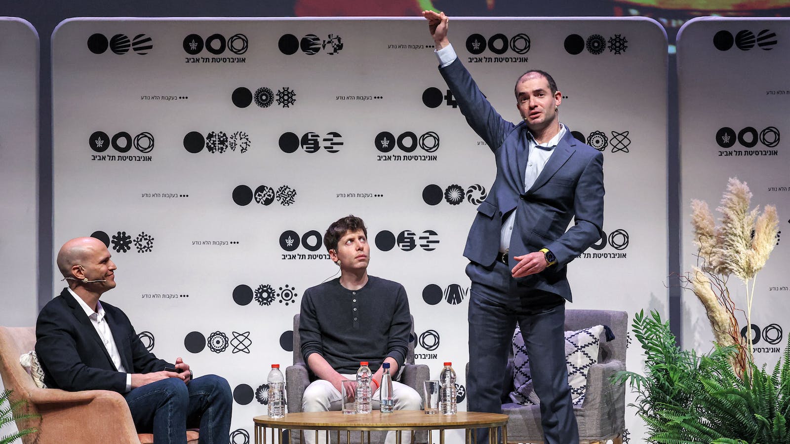 为什么奥特曼被解雇了？与OpenAI的首席科学家意见相左
