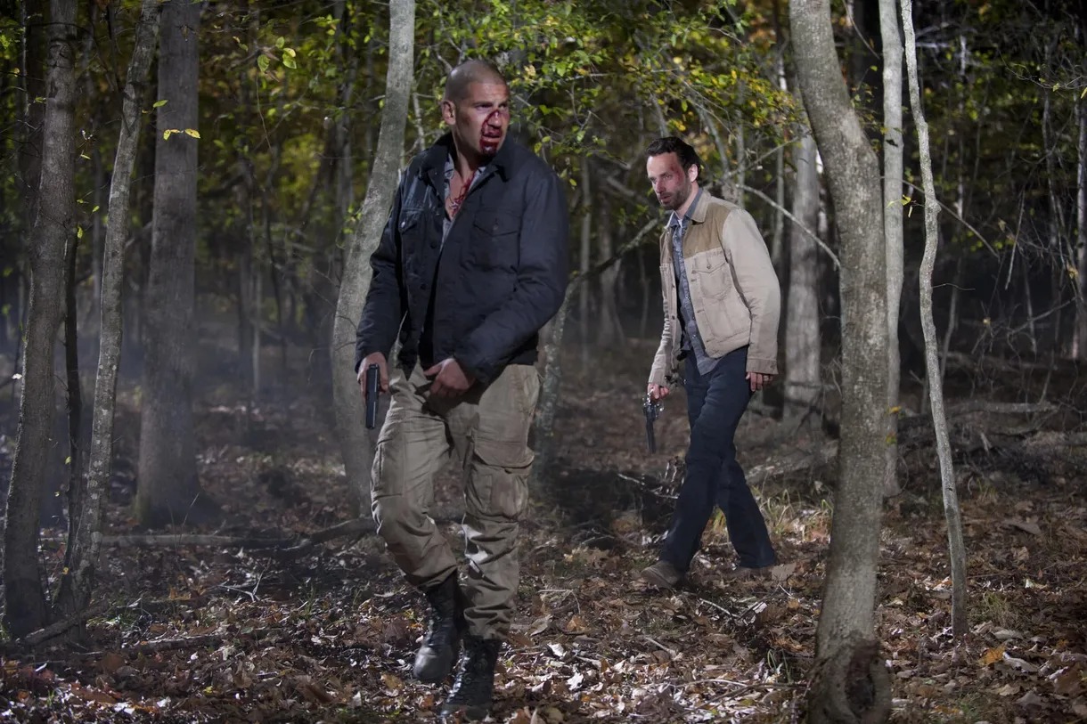 改编就是化妆《行尸走肉：命运》，改变一部电视剧的情节。
