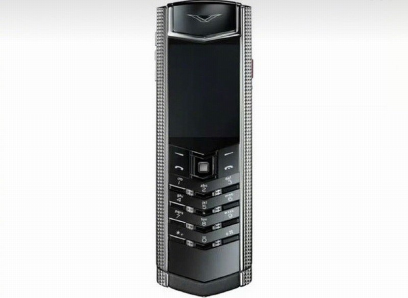 男子遗失300000部手机女子以为是老年手机：大开眼界
