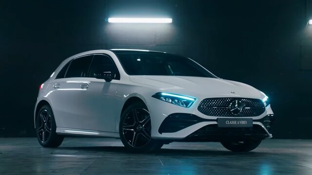 梅赛德斯-奔驰宣布，新的PS5链接特别版A250只是索尼白色。
