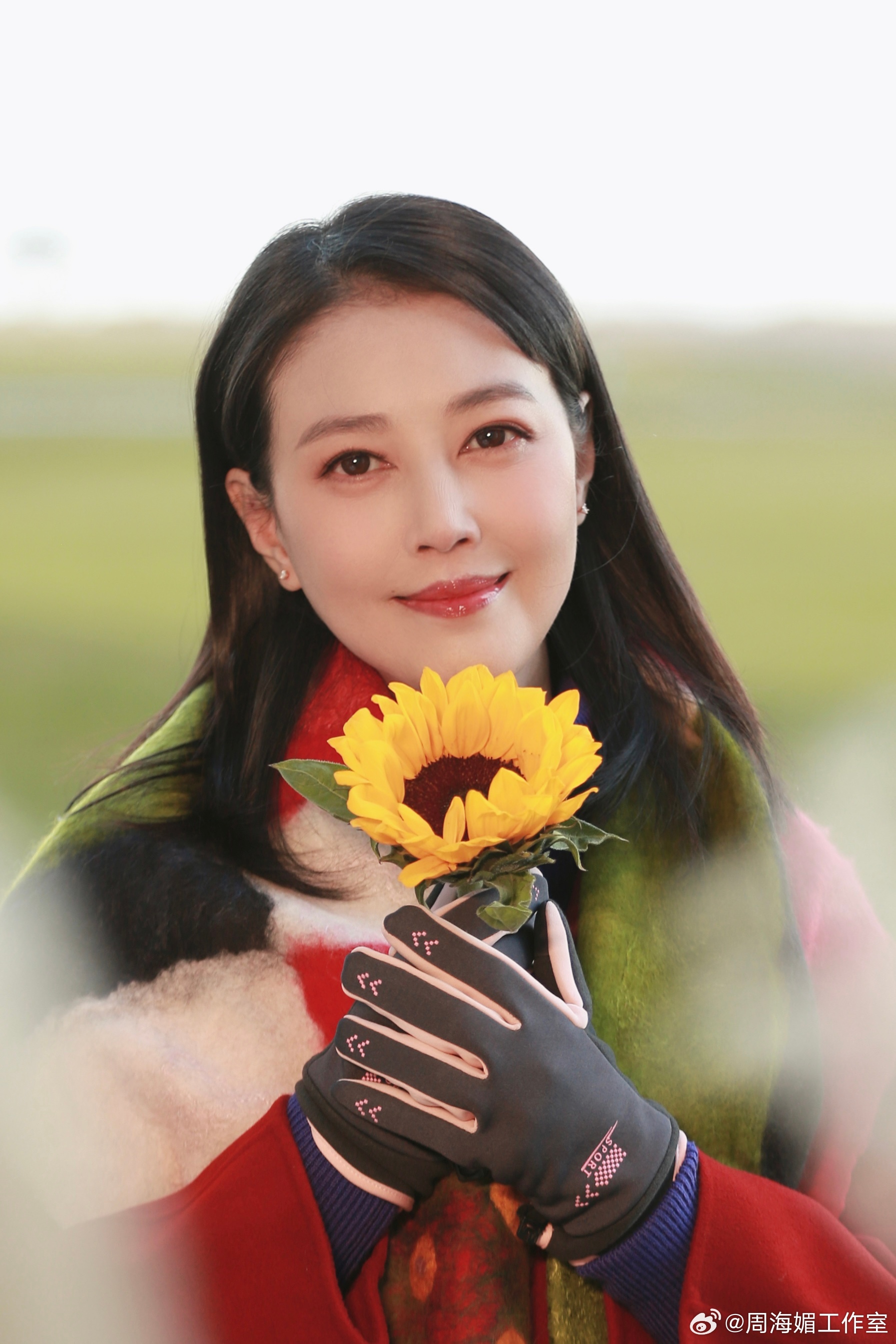 1994年版《倚天屠龙记》中饰演周志洛一角的周海媚因医治无效去世。
