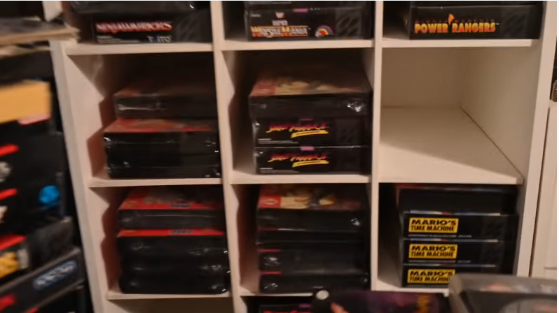 美国的一个经销商在20世纪90年代倒闭的商店里发现了大量罕见的游戏卡带。