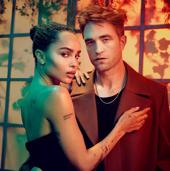 《新蝙蝠侠》男女主演合影米托师傅和猫女快乐时光