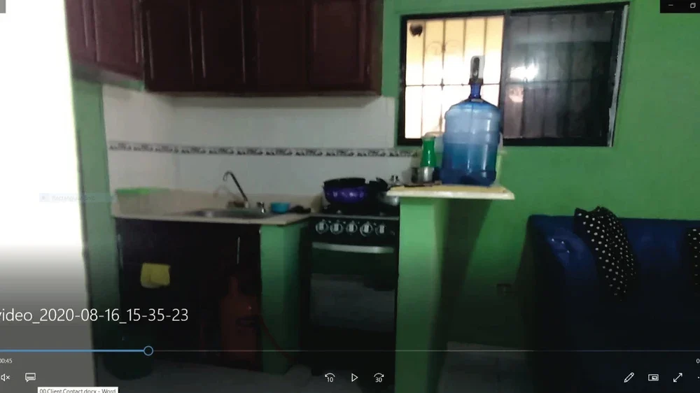 布瑟，一个被判刑的任天堂破解团队成员，挣了几百万，却住在一个旧公寓里。