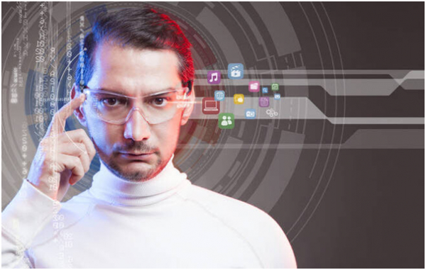 苹果、三星等巨头争夺超宇宙市场，预计每年增长80%。