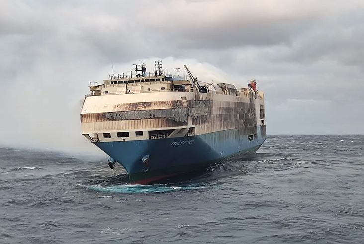 满载保时捷、宾利和兰博基尼的货船沉入大西洋。