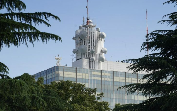 拒绝NHK高昂的电视信号费，日本名店专用于网络视频的电视大行其道。