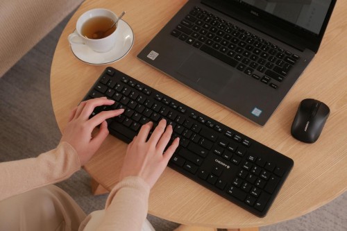 轻薄安静，CHERRY  DW  2300无线键鼠套装强劲。