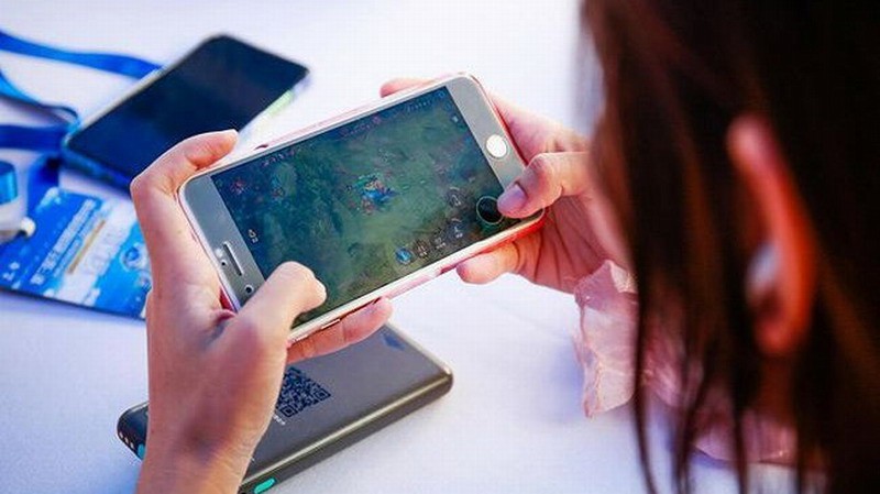 男生玩游戏3天，收费2万。家长要求退款。腾讯：谈判中