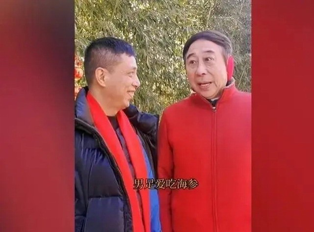 冯巩调侃男足吃海参董路发微博回击：女足也吃海参。