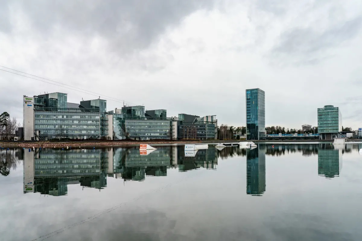 微软打造全球最大数据中心余热回收的计划将为芬兰南部居民供暖。