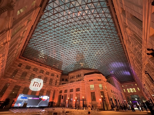 小米12系列西欧上市：价格比国内高1000多元。