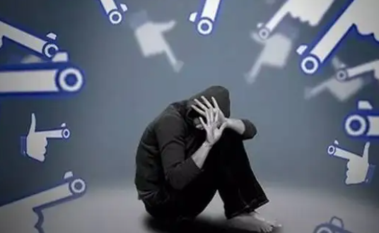 人民日报三评网络暴力压实责任流有底线。