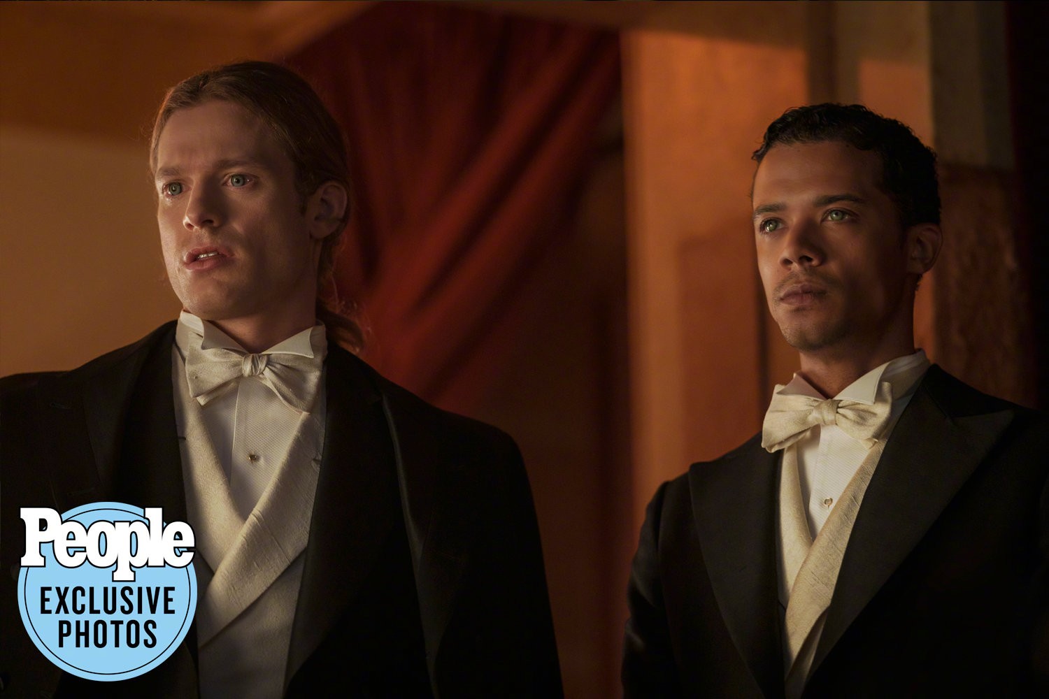 《夜访吸血鬼》美剧《莱斯特与路易斯》剧照出现