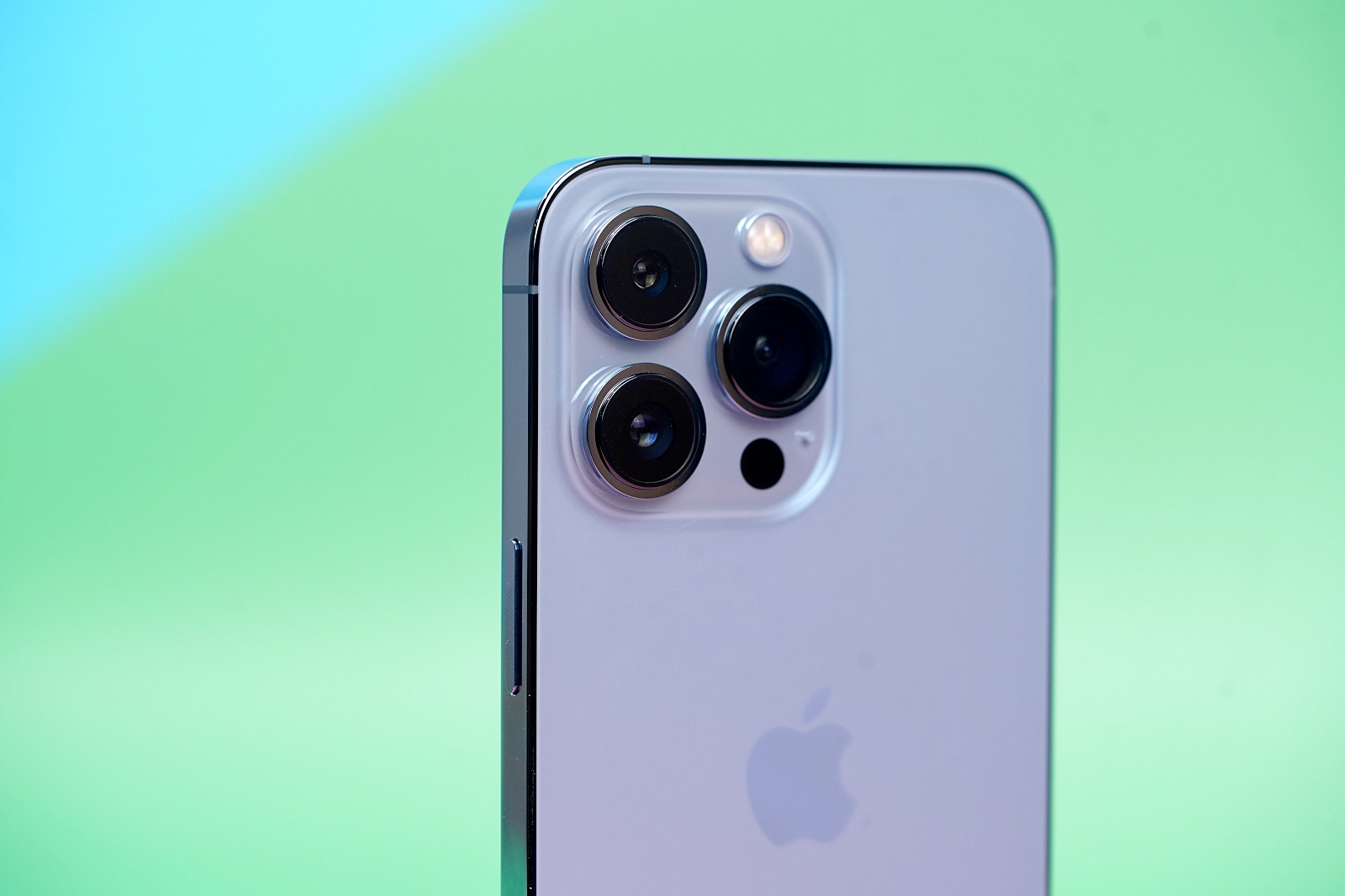 iPhone  15信号有救了吗？据说苹果自研基带信号超级高通。