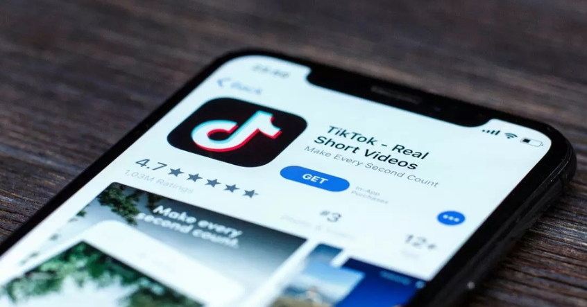 英国10岁女孩的苹果手机氪气2000英镑，父亲多次抗议终于要回来。