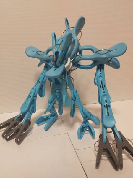 装点创意生活，玩high，用衣夹打造生动身材。