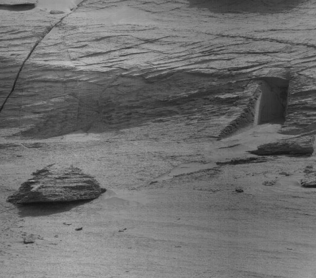 好奇号在火星上发现了一扇神秘的“门”。专家解释说这是一个巧合。