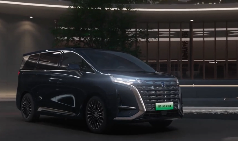 可以改造成大型游戏机！全球首款定制游戏车比亚迪腾势D9发布。