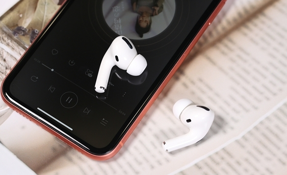 AirPods闹钟噪音太大。孩子耳膜撕裂。苹果被起诉了