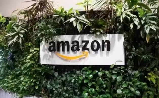 亚马逊第一家实体服装店在美国开业，线上线下渠道互通。