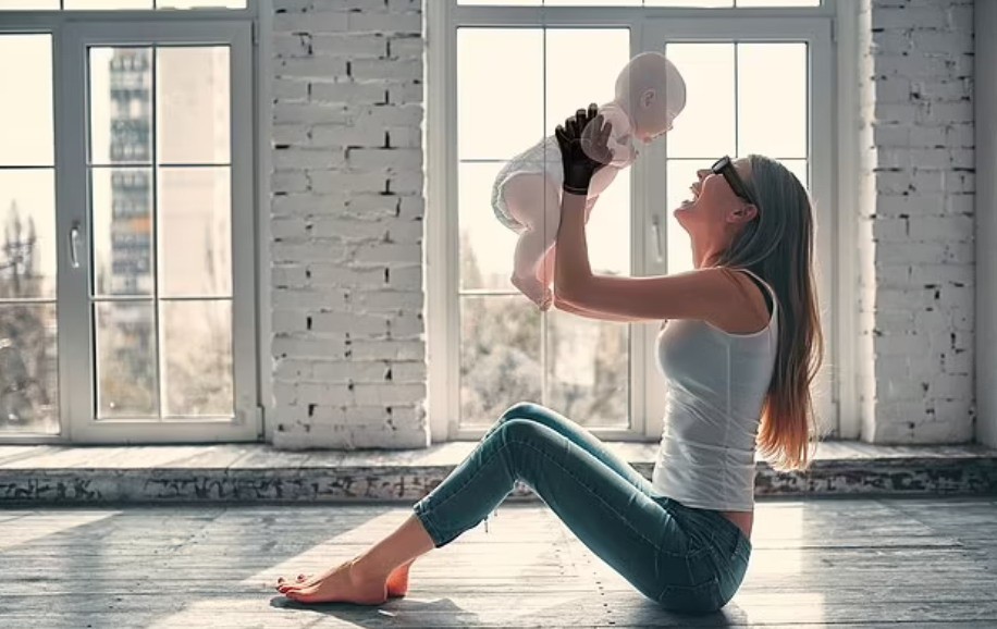 英国专家称，50年后，虚拟儿童将可以和父母一起玩游戏。