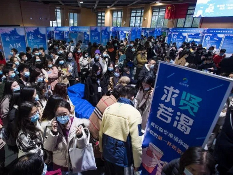 2021届本科生平均月薪5833元，十大专业起薪最高。