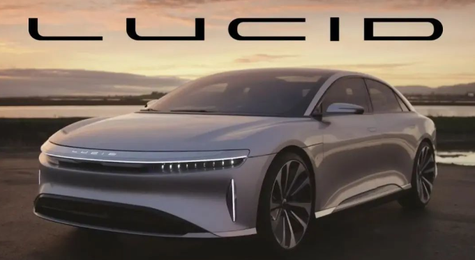 马斯克告诉竞争对手，除非他们大幅削减成本，否则就会破产。