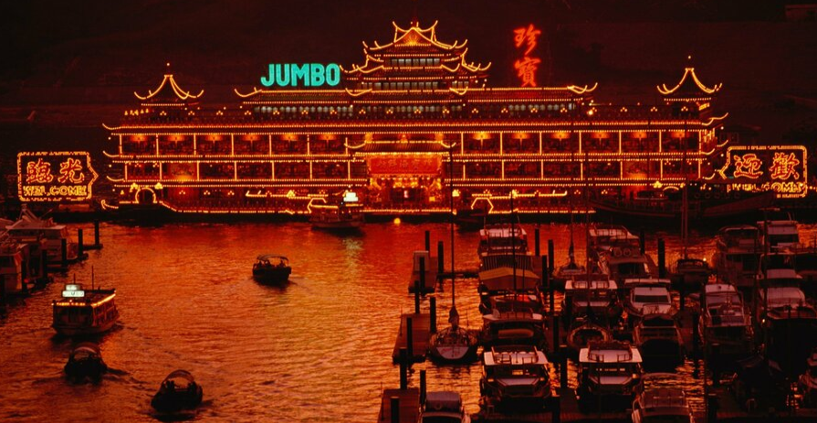 46年，香港地标宝藏海鲜舫沉没，曾是很多电影和游戏的外景地。