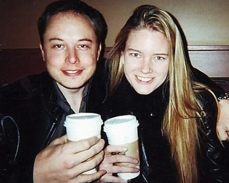 马斯克混乱的私生活暴露了儿子的变性。他被指责为有其父必有其子。