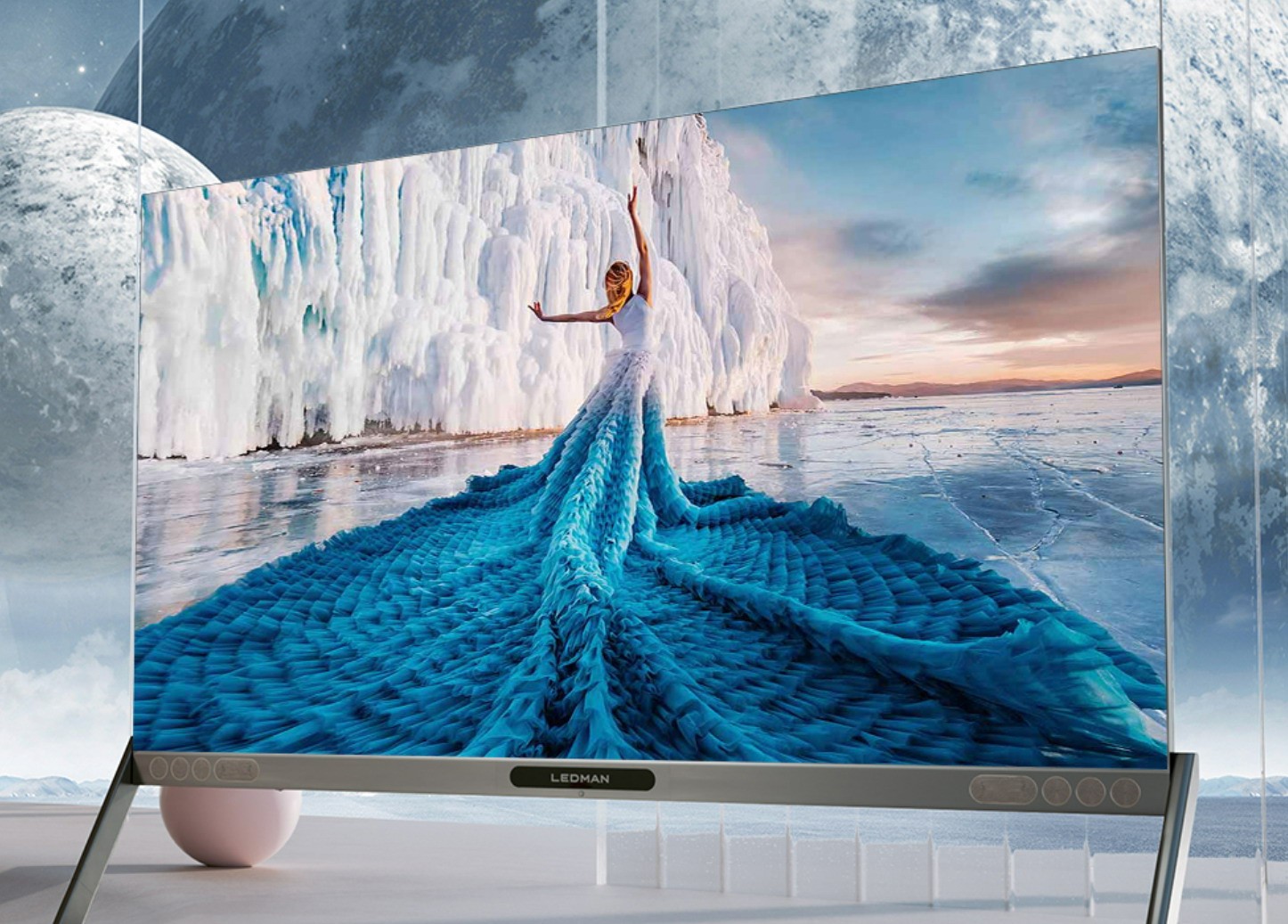 华为处理器163寸8KMicroLED电视在售:168万元。