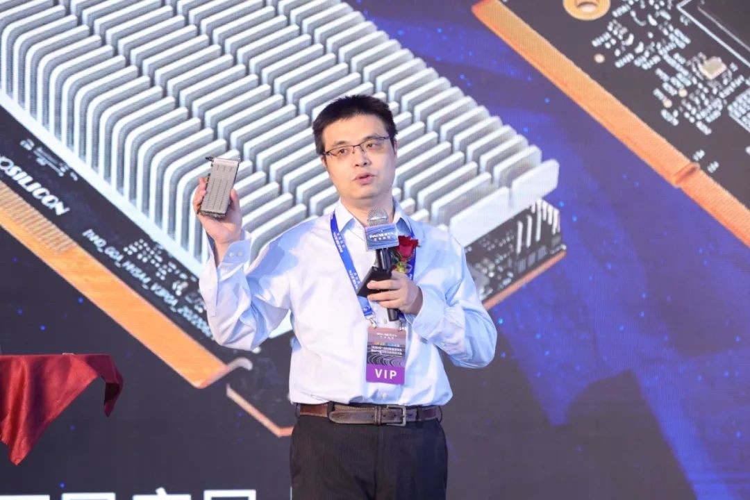 国产桌面显卡现场演示:可以玩DX11游戏，最低功耗3W。