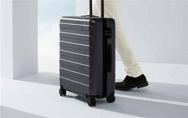 无人认领的行李箱当盲盒卖？或者侵犯主人隐私！