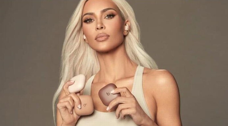 苹果BeatsFitPro推黄金卡戴珊系列1599元。