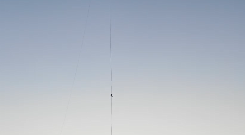 坐电梯。神奈川大学获奖的宇宙电梯队是民间赞助的。