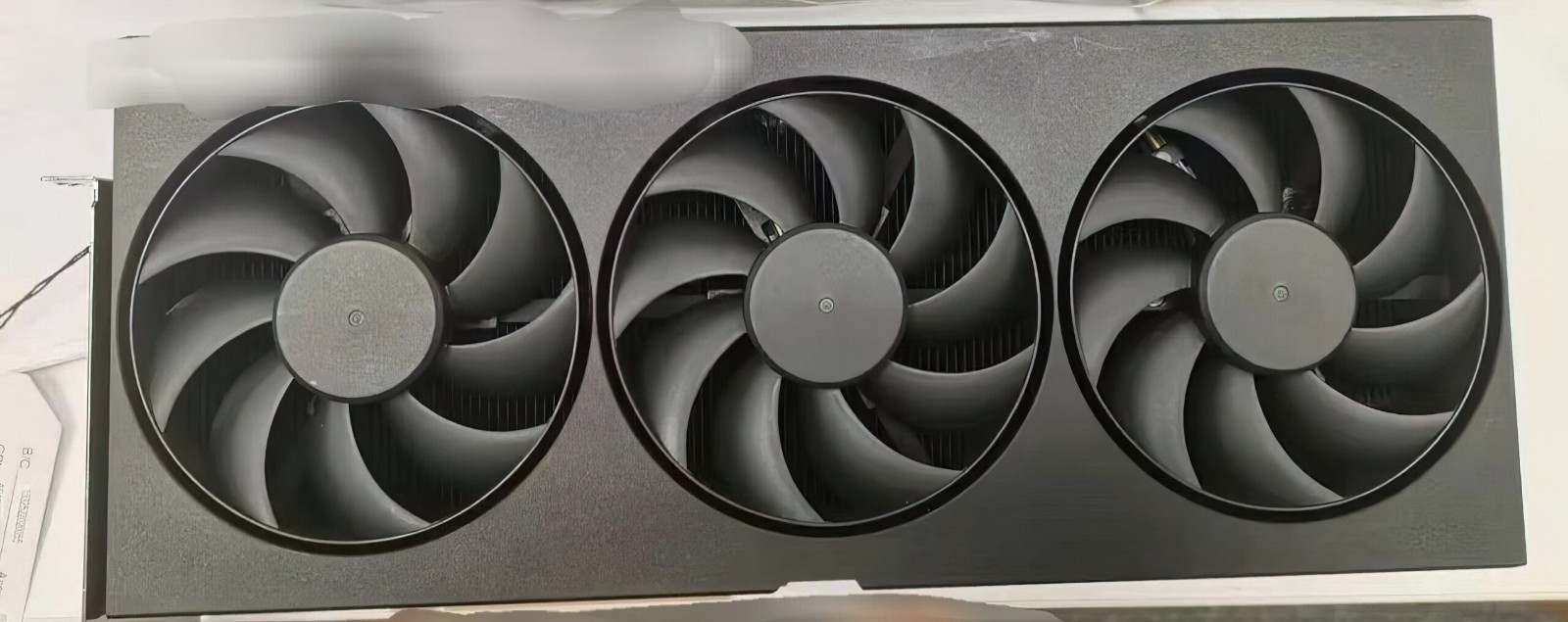NvidiaRTX4090Ti实卡谍照曝光:造型简单粗暴