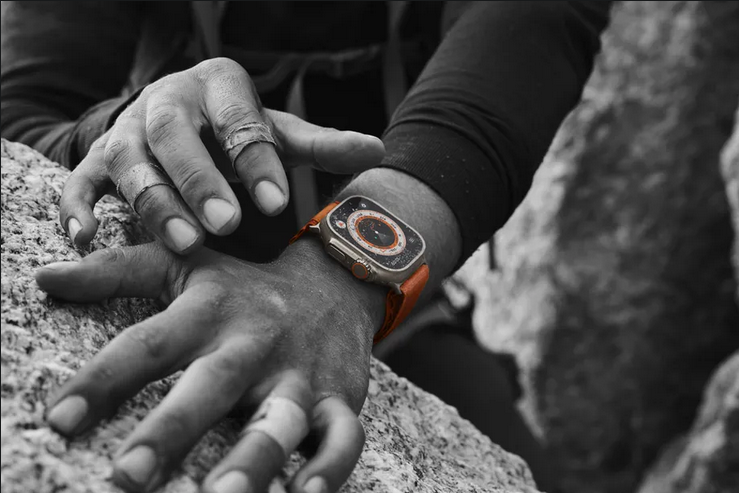 运动的时候敢穿吗？新款AppleWatchUltra的维修费用高得离谱。