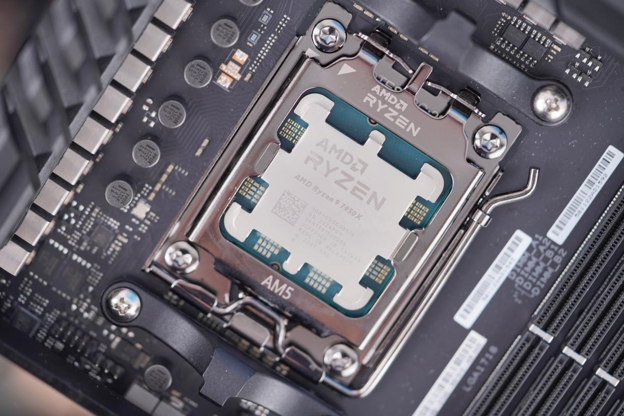 新一代AMD处理器被干掉了！锐龙97950X，锐龙97900X图赏