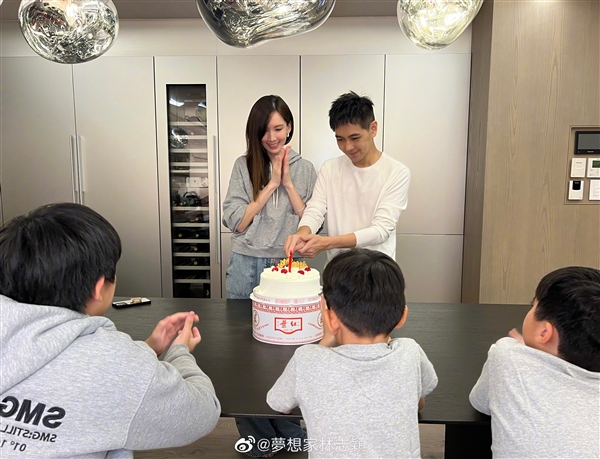 林志颖发布了他的48岁生日，赫图斯拉车祸后首次露面。