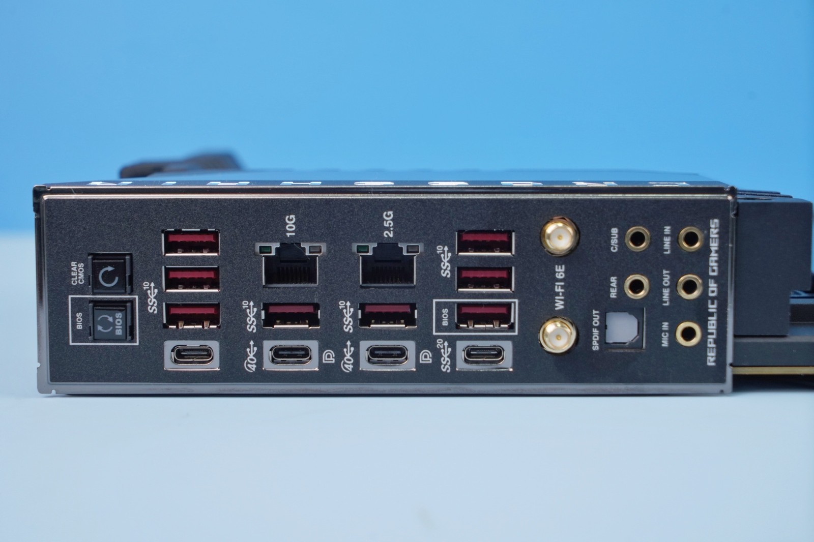 正式发布的DisplayPort2.1标准完全兼容USB4。