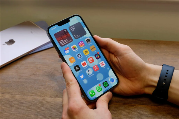 旧的iPhone型号更新系统后，一个错误导致FaceID失败。