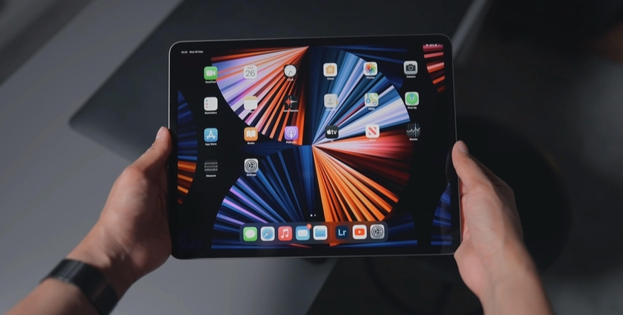 据说苹果正在开发一款巨大的16英寸iPad，或将于2023年第四季度推出。